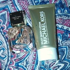 Michael Kors Sparkling Blush& Silky body lotion